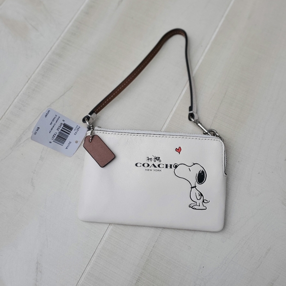 NWT COACH SNOOPY leather wristlet F65193 - Picture 6 of 7